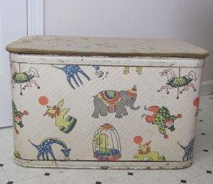 circa 1960s toy box -- just like the one I painted